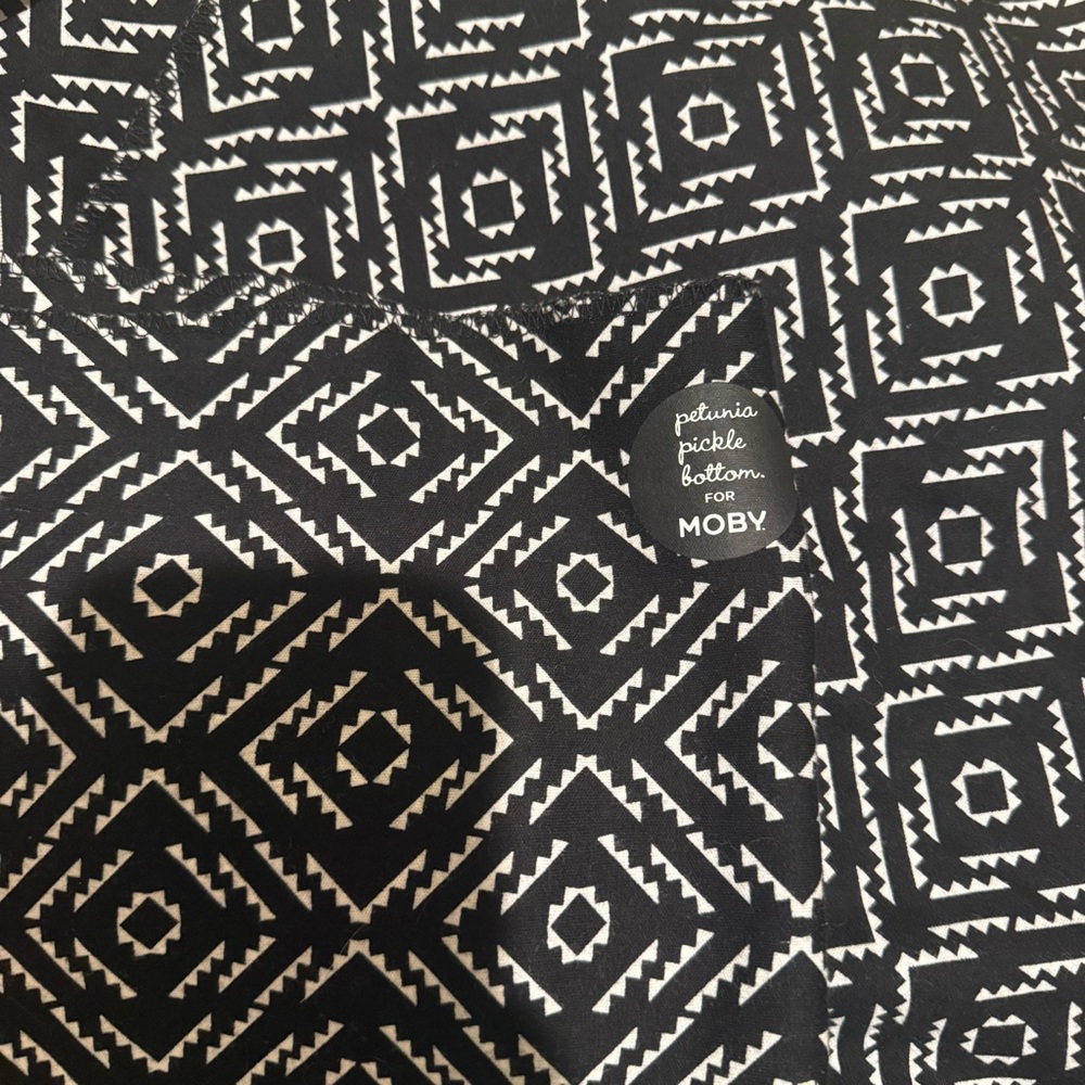 Moby Petunia Pickle Bottom Black & White Wrap - Picture 4 of 4